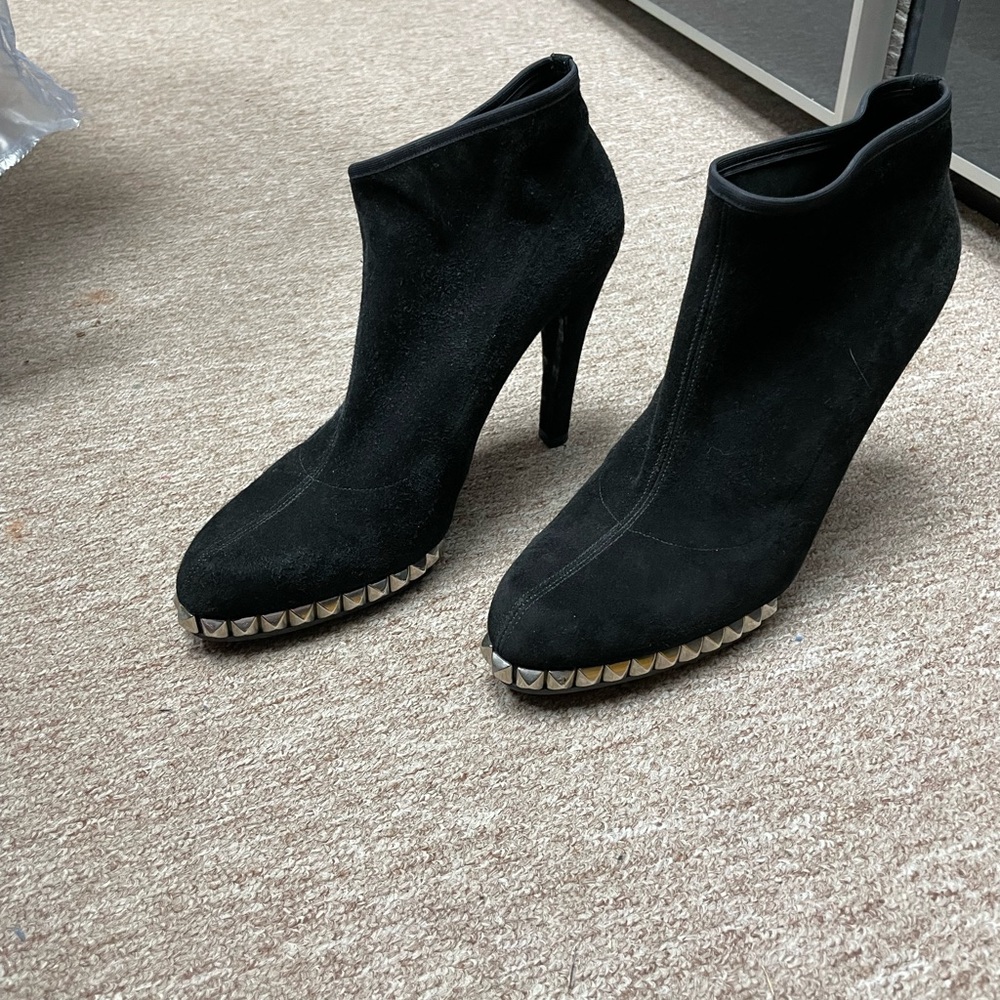 Gorgeous Stuart Weitzman booties